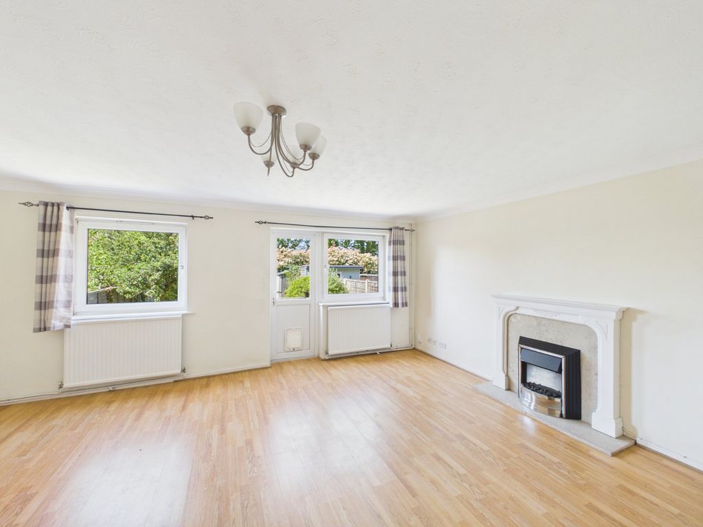 Property photo 3 of 10 Living Room