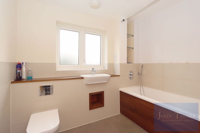 Additional image 15 of 6 bed detached house to rentOlive Grove, Chigwell IG7