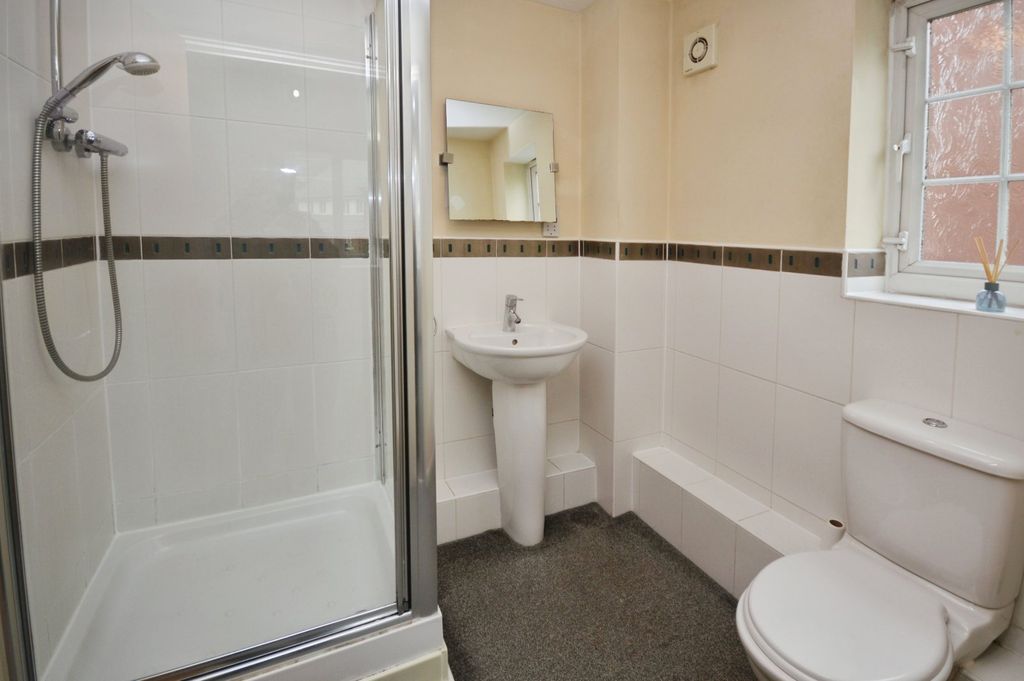 Property photo 3 of 13 Bathroom