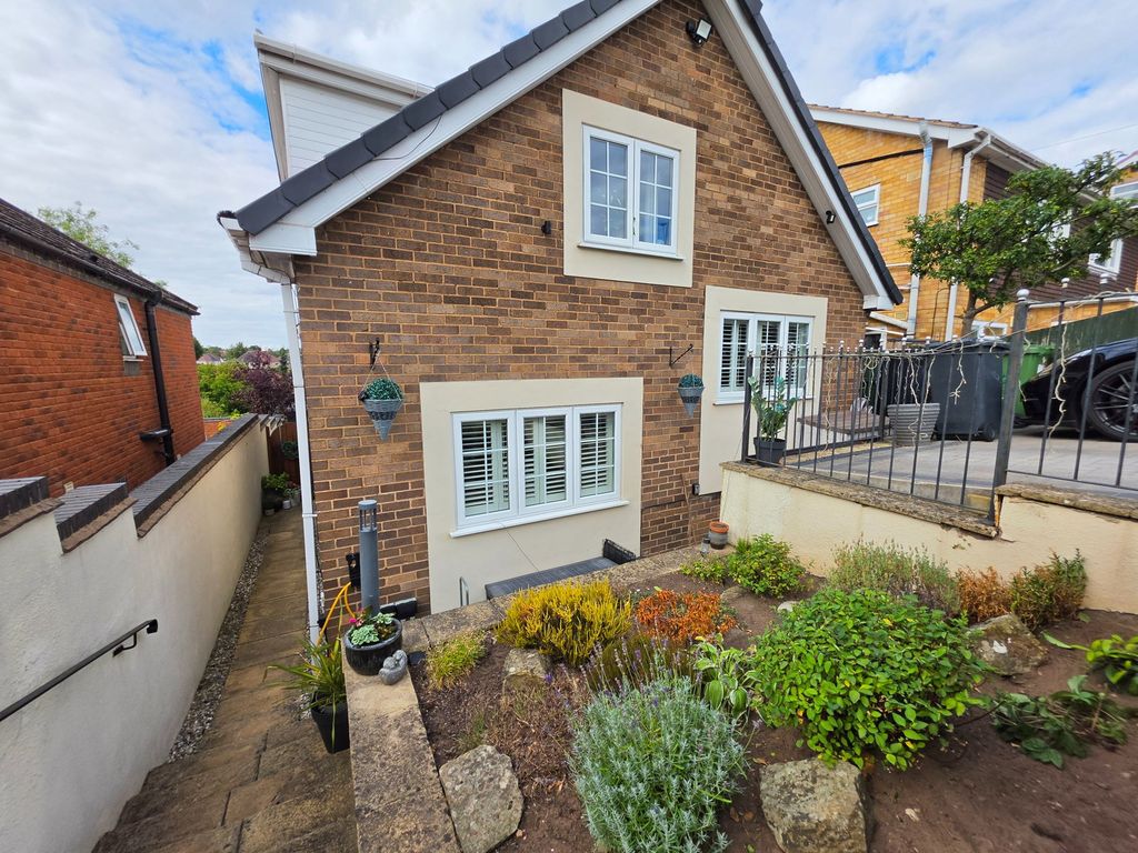 Property photo 2 of 29