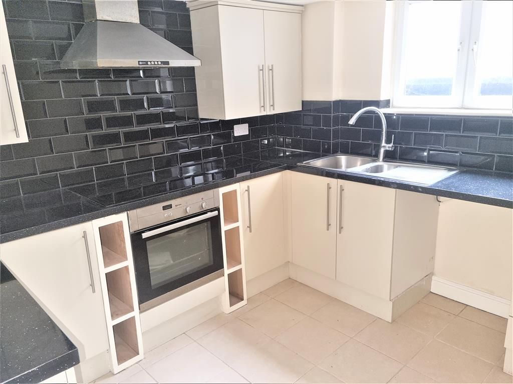Property photo 1 of 8 Kitchen