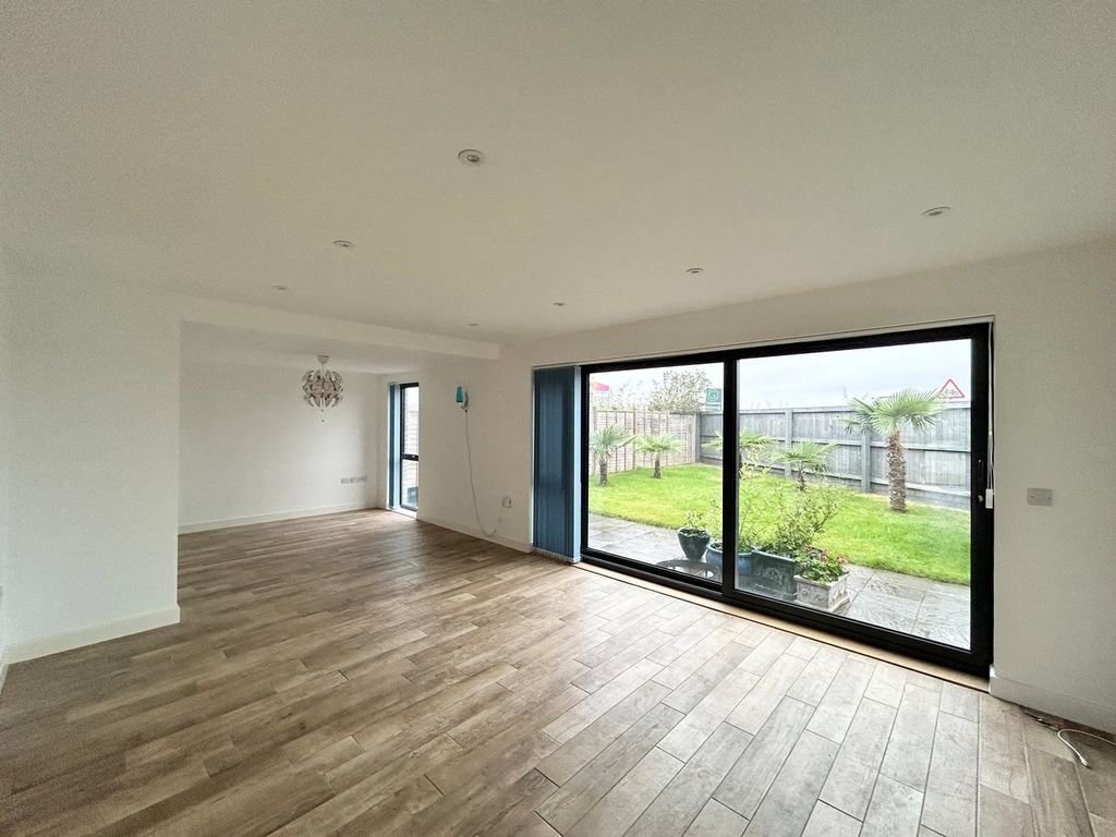 Property photo 3 of 32