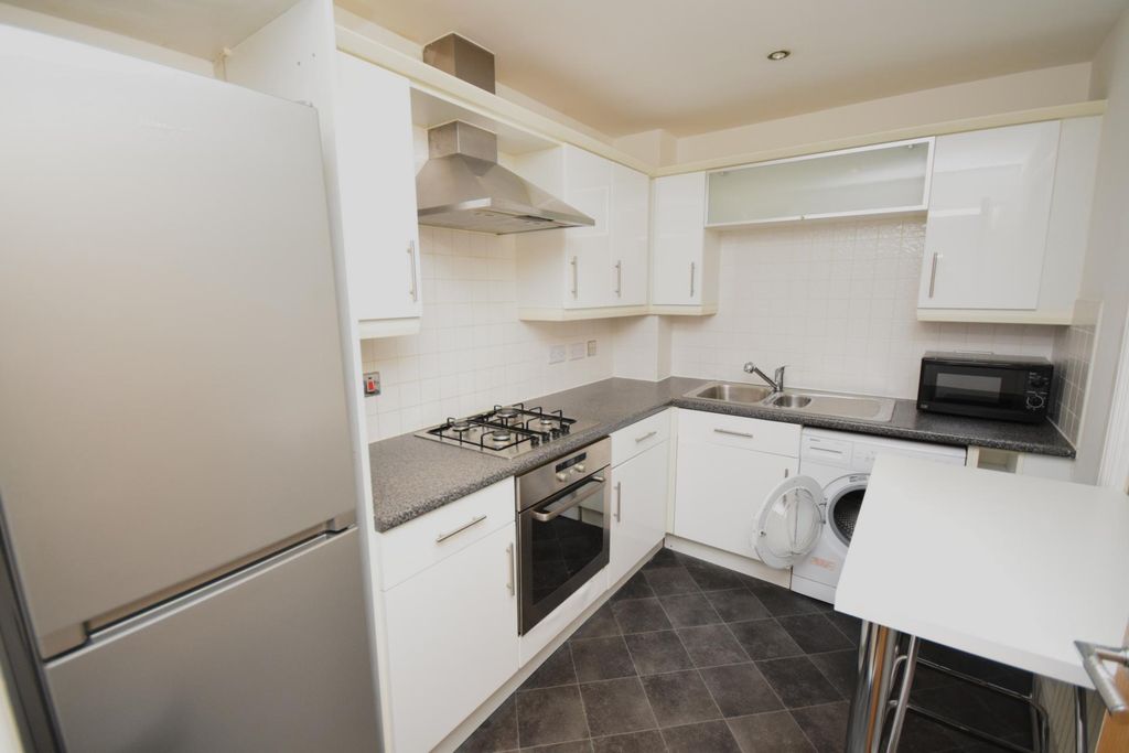 Property photo 2 of 7 Kitchen