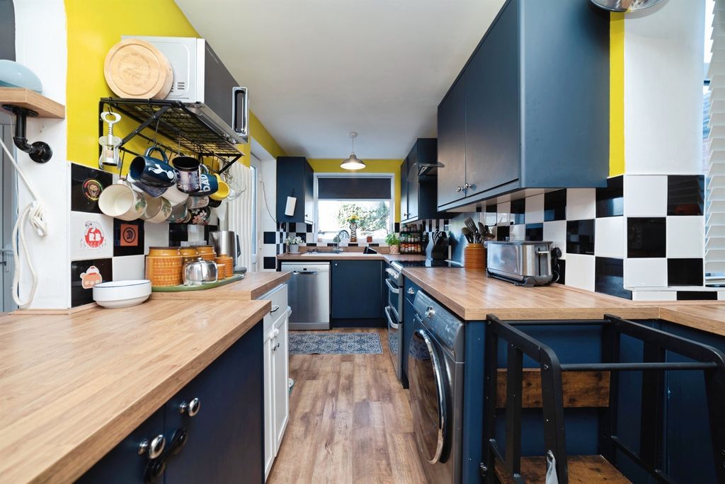 Property photo 2 of 20