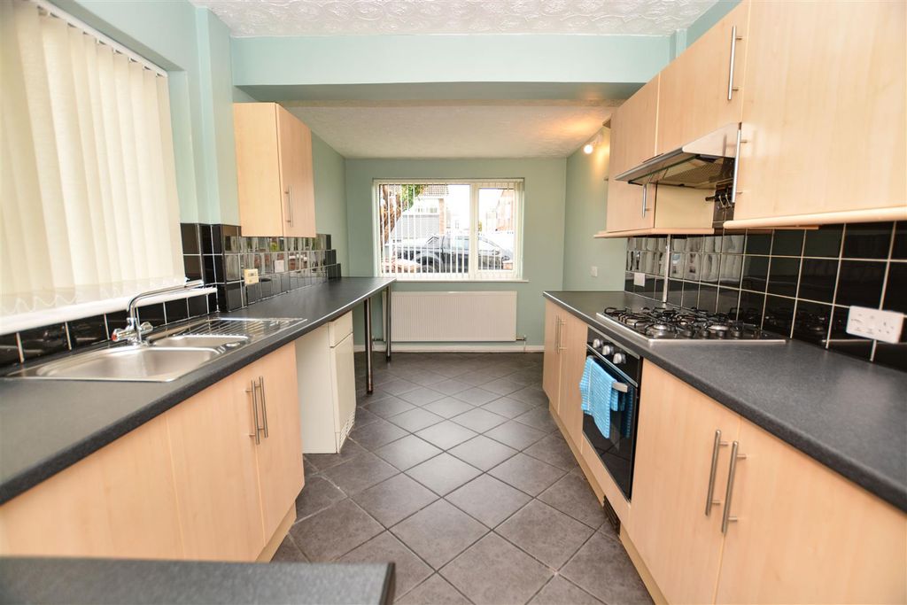 Property photo 2 of 12 Kitchen