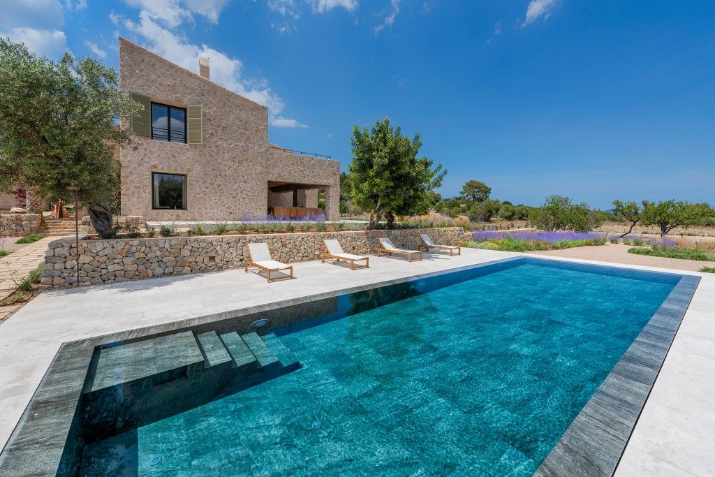 Property photo 2 of 20 Exterior And Pool