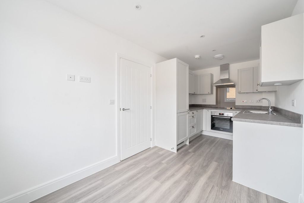 Property photo 2 of 11 Picture No. 13