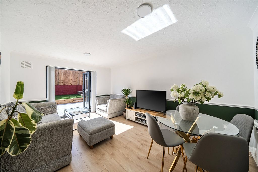 Property photo 2 of 16 Picture No. 14