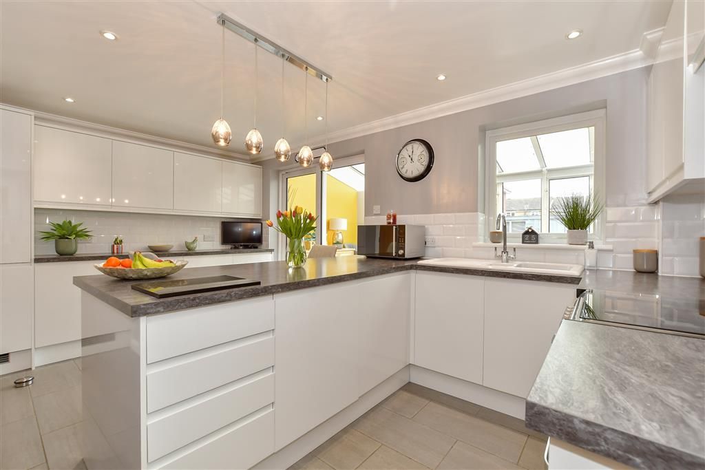 Property photo 3 of 13 Kitchen