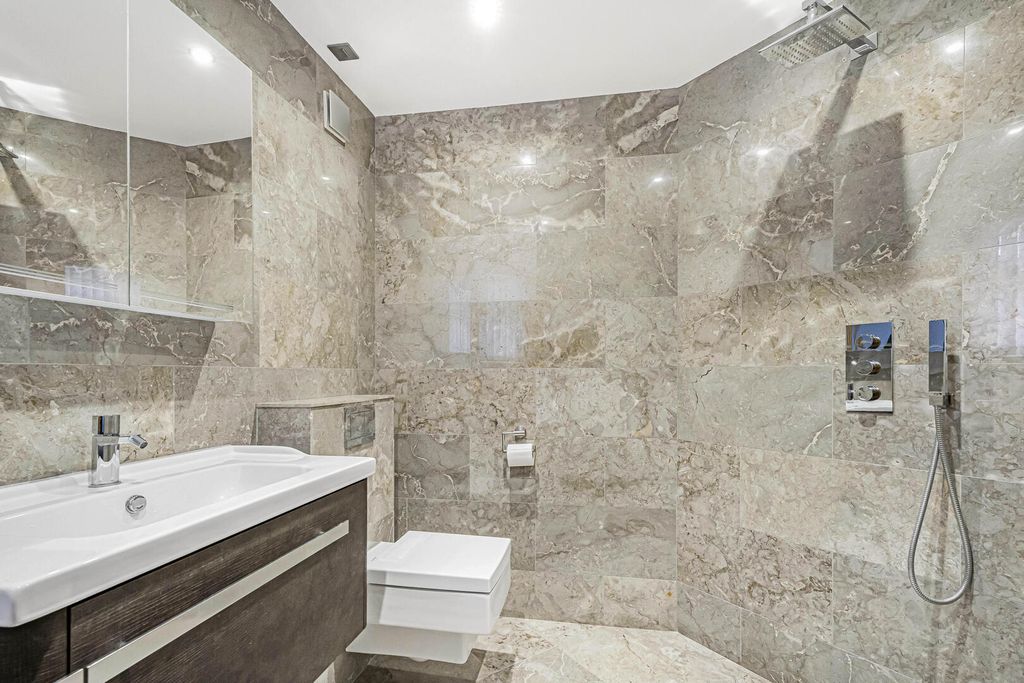 Property photo 3 of 45 Bathroom