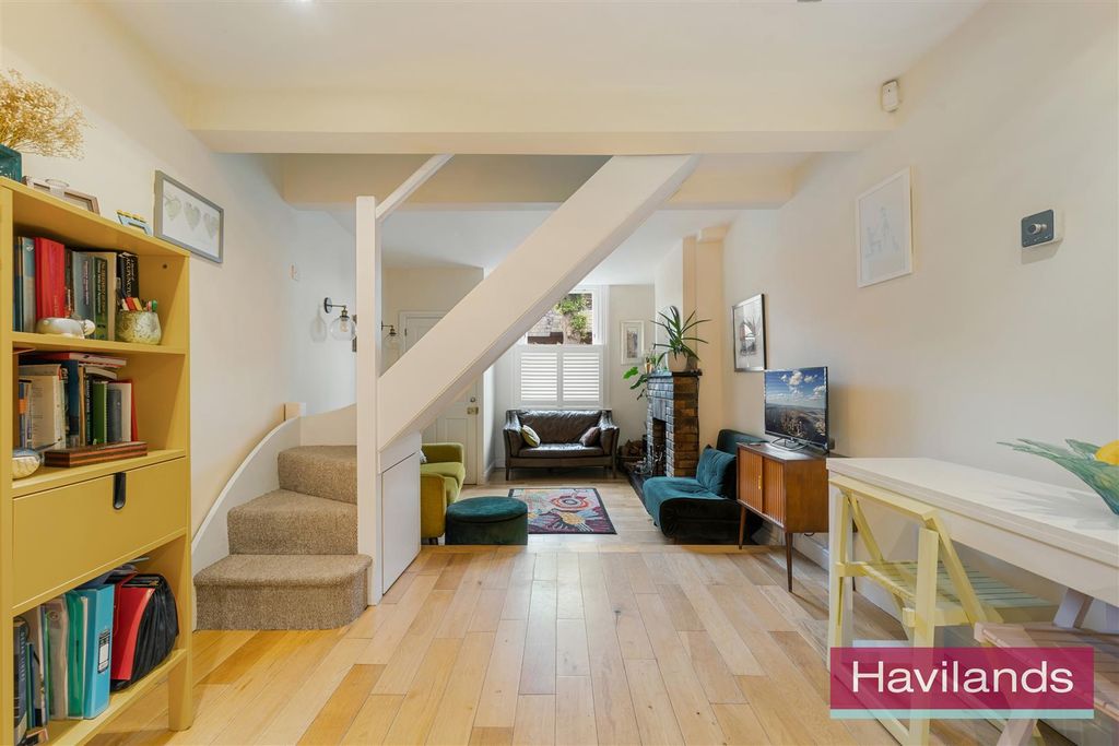 Property photo 3 of 12 Eversley Park Road-8.Jpg