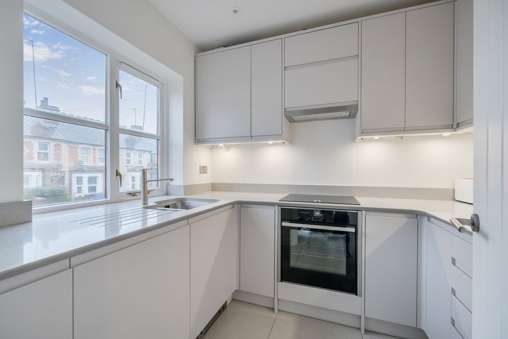 Property photo 2 of 24 1422470-16-69Aafb...