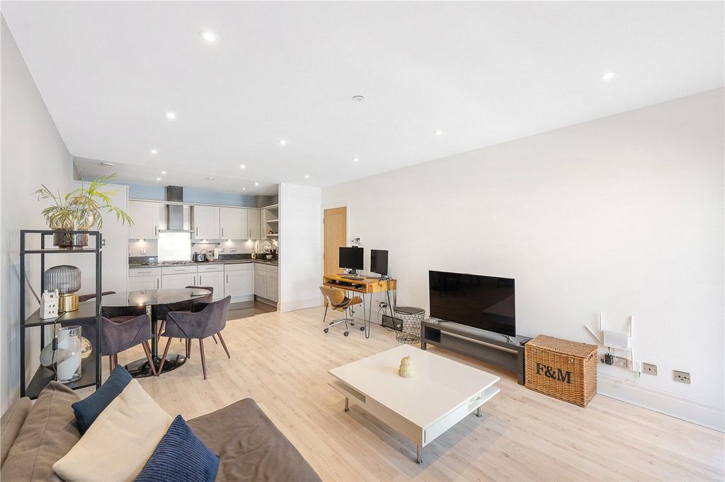 Property photo 1 of 10 Reception Room