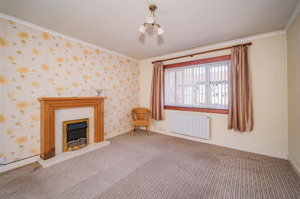 Property photo 2 of 17 18 Forth Crescent Dundee-3.Jpg