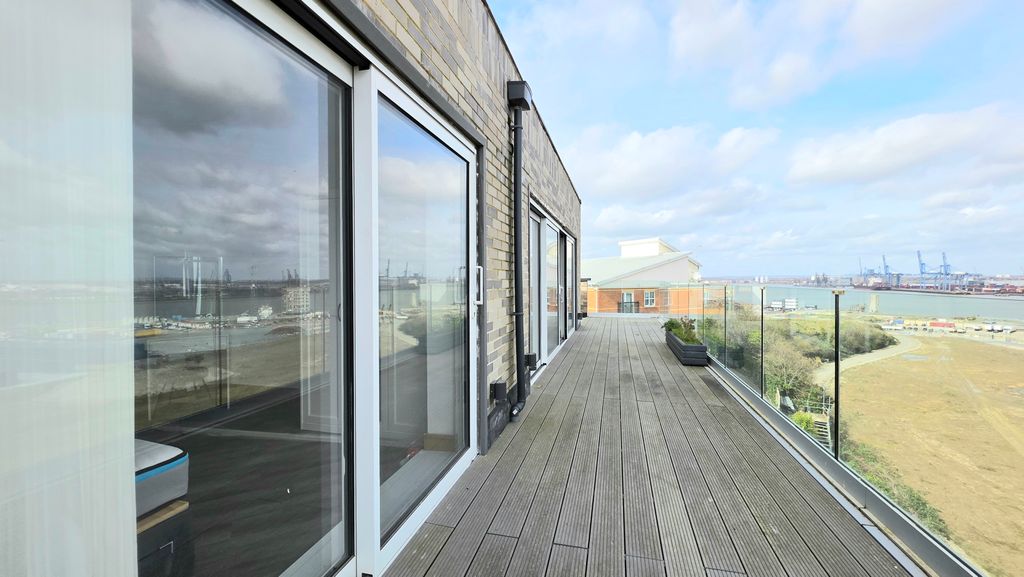 Property photo 2 of 19