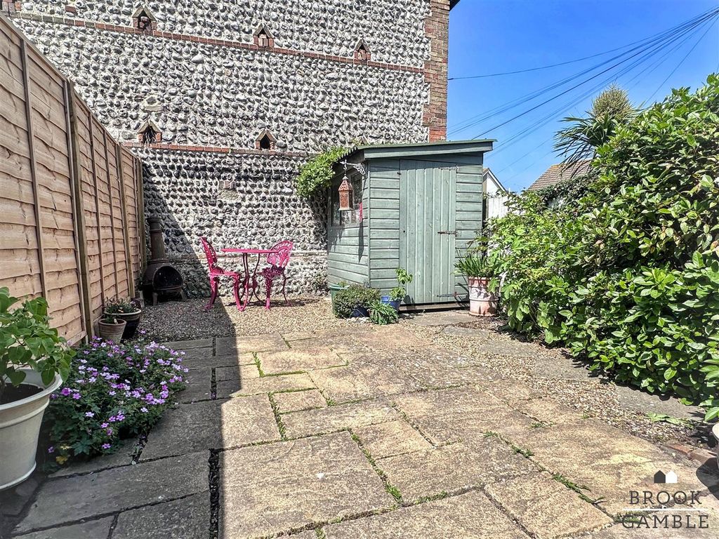 Property photo 3 of 16 01323 438506
