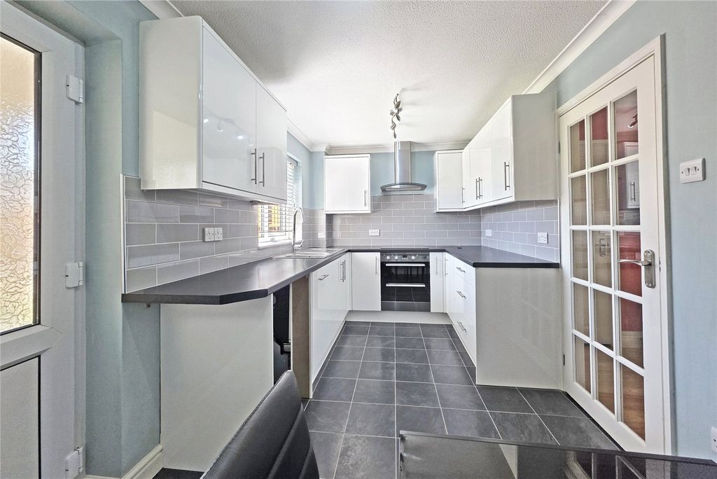 Property photo 3 of 15 Kitchen