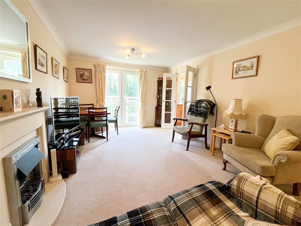 Property photo 3 of 15 Lounge Diner