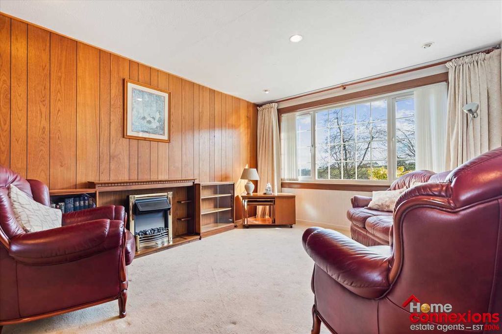 Property photo 2 of 29 Lounge Dining (1)