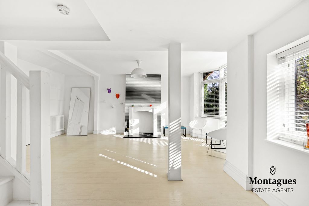 Property photo 3 of 25 Photo 18