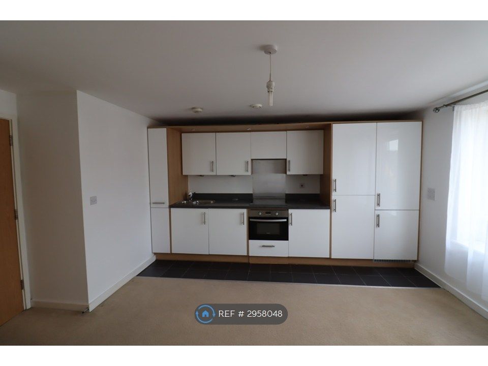Property photo 2 of 10 Kitchen