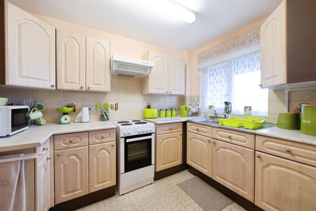 Property photo 2 of 14 Kitchen