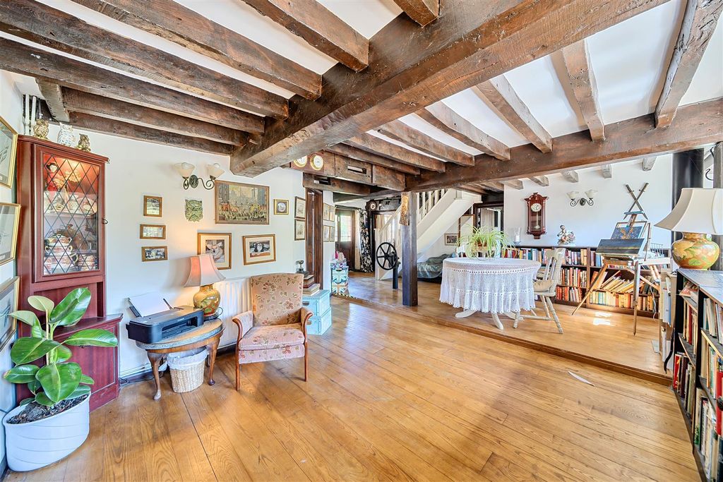 Property photo 2 of 40 Sitting/Dining Room