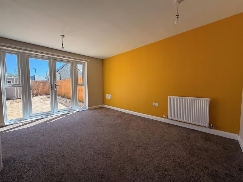 Property photo 1 of 12 Lounge