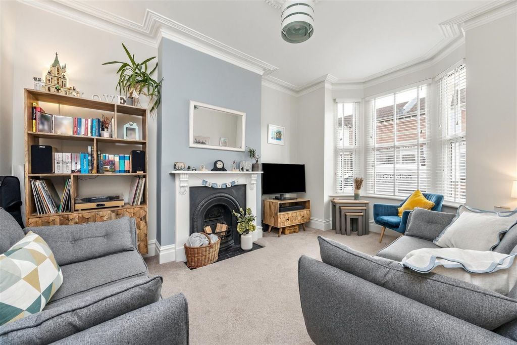 Property photo 2 of 14 Bramshott Road, Southsea-Porticomarketing-Nexa-23.