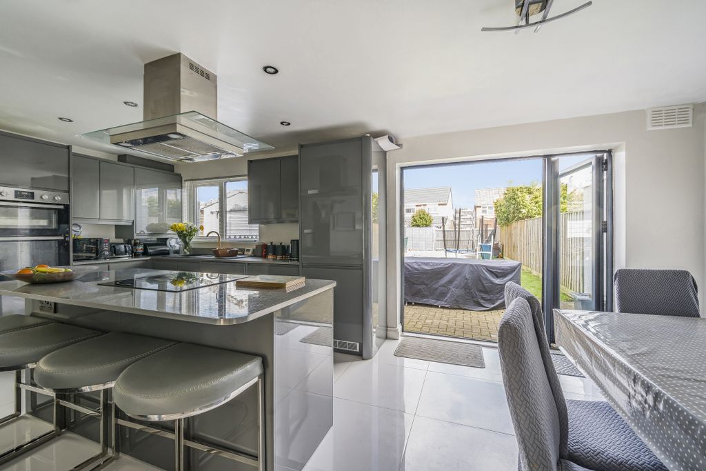 Property photo 1 of 19 126765411