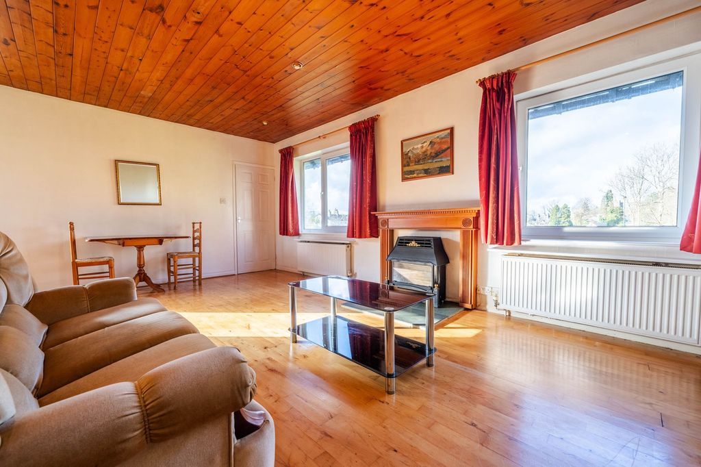 Property photo 2 of 15 Living/Dining Room