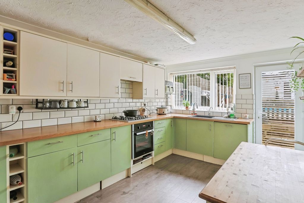 Property photo 2 of 22 Pbox-Img.Jpg