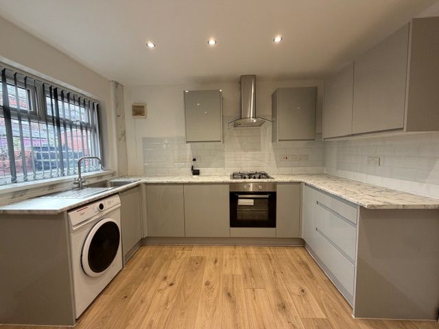 Property photo 1 of 8 4 Bed House In M14