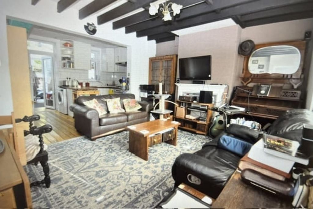 Property photo 3 of 6