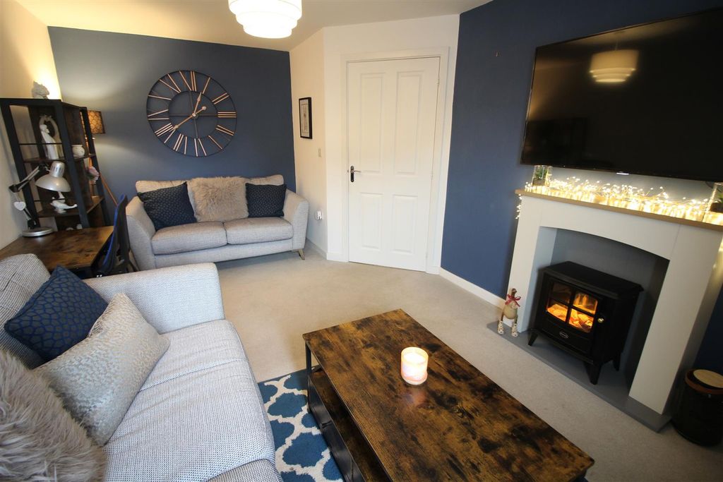 Property photo 2 of 15 Lounge