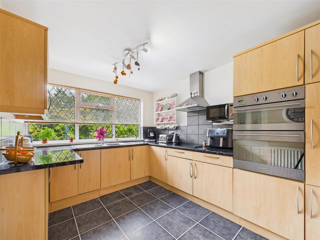 Property photo 2 of 23 Entrance Hallway