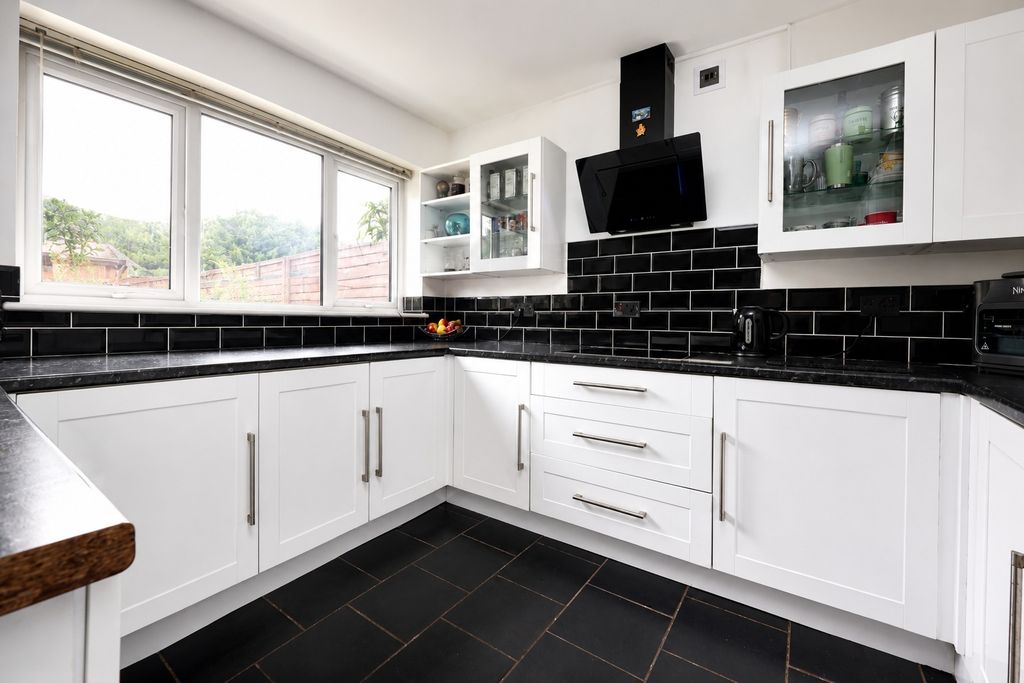 Property photo 3 of 21 5085012