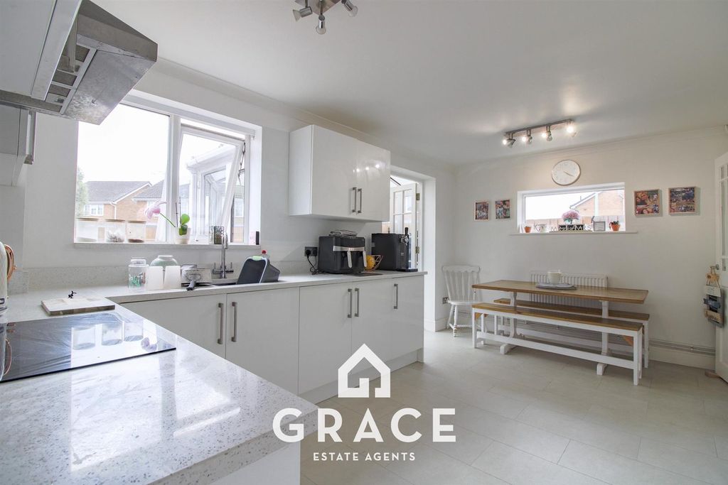 Property photo 3 of 17 Kitchen