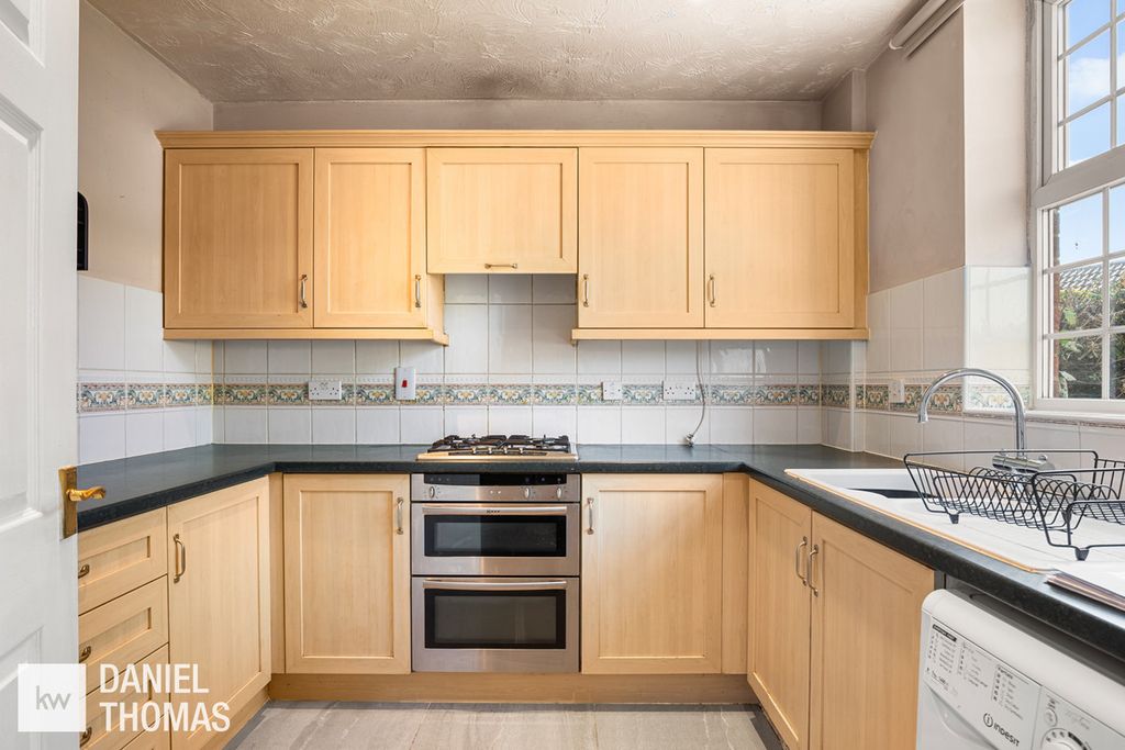 Property photo 2 of 26