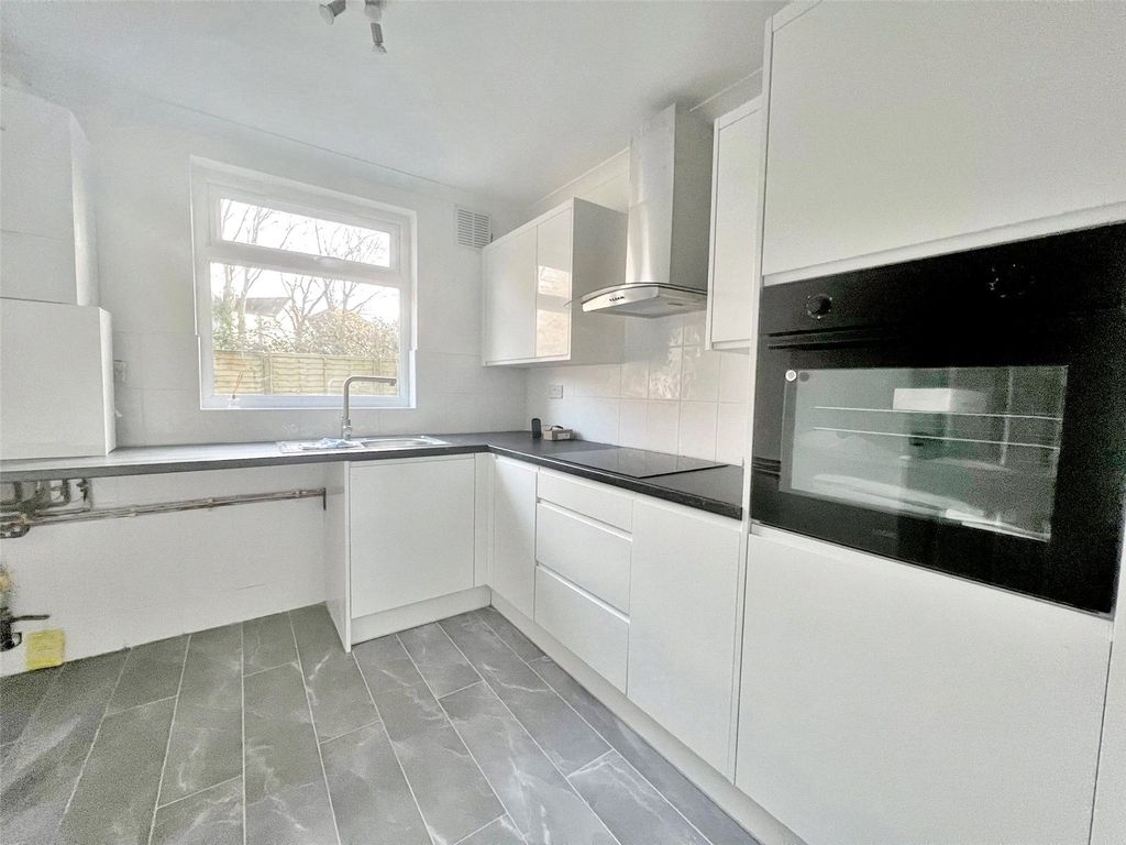 Property photo 2 of 10 Kitchen