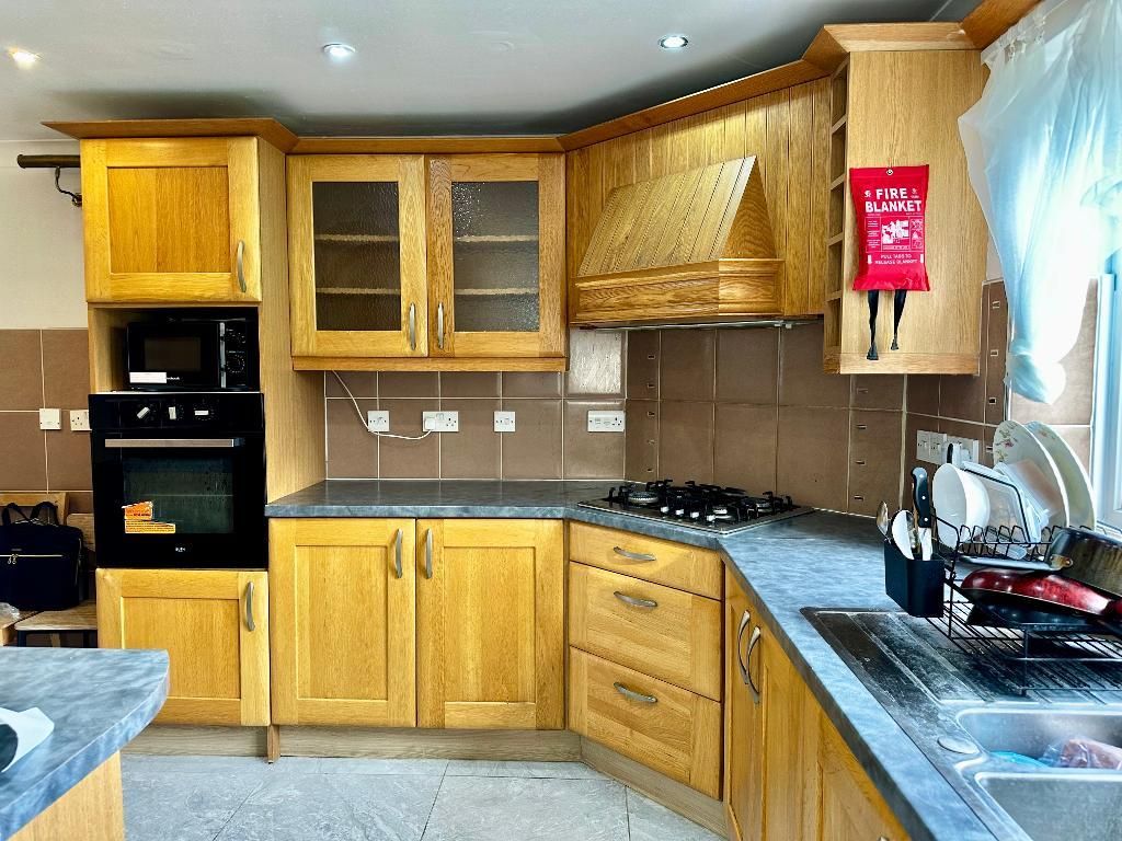 Property photo 1 of 18 Kitchen