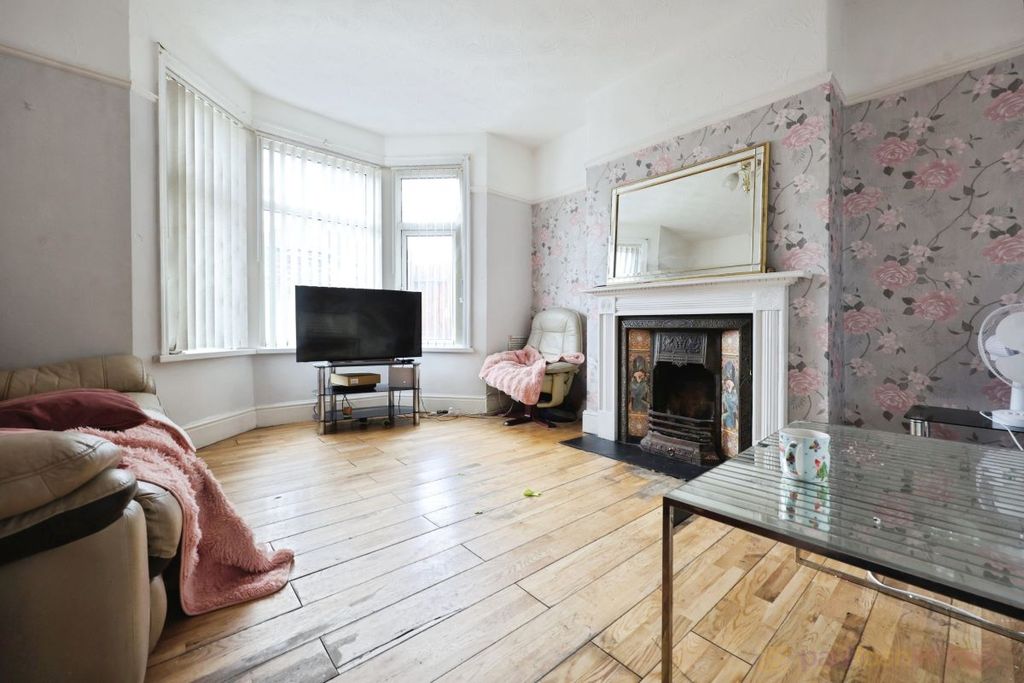 Property photo 2 of 12