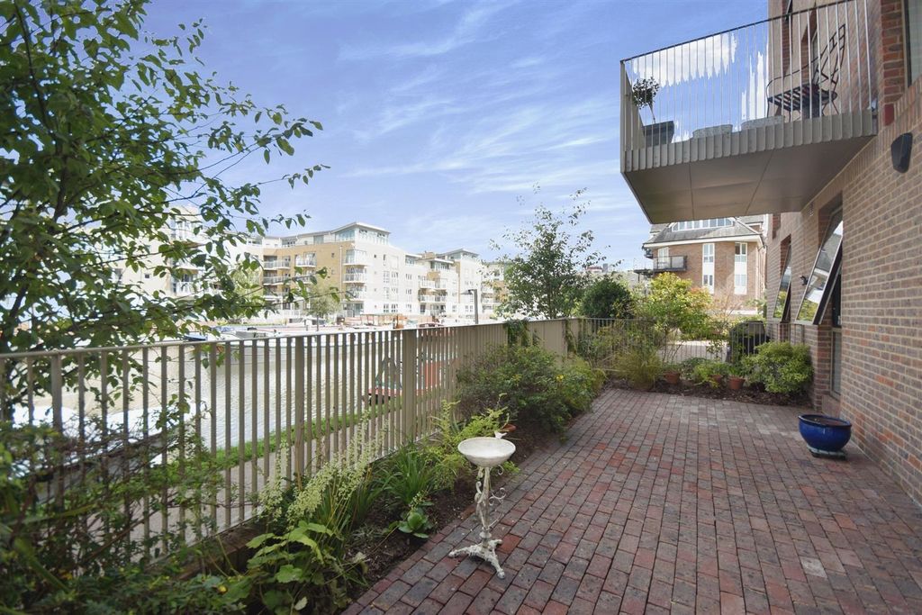 Property photo 3 of 32 Private Terrace