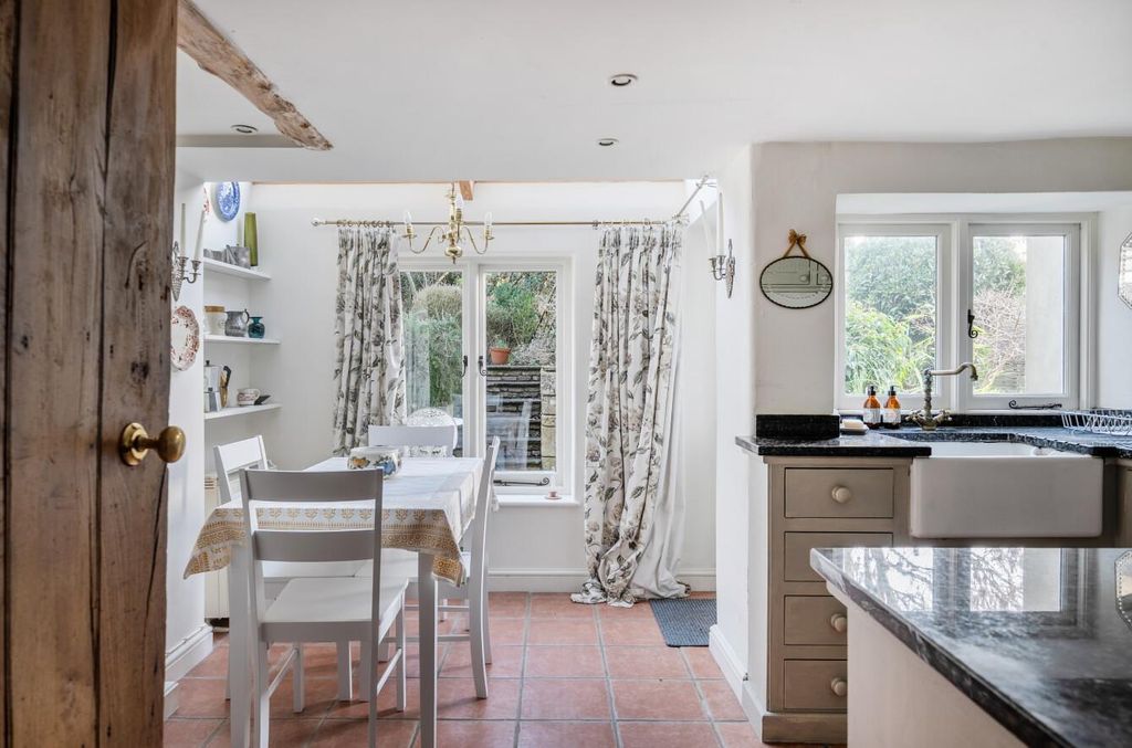 Property photo 3 of 20 1393846-17-69451B2d49Ca7.Jpg