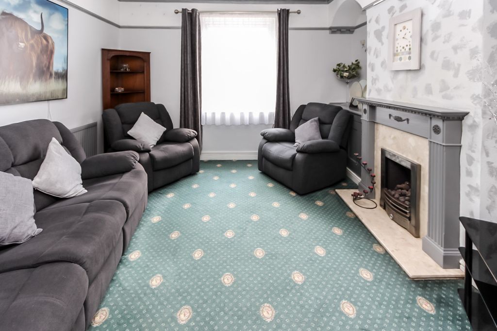 Property photo 2 of 9 Lounge