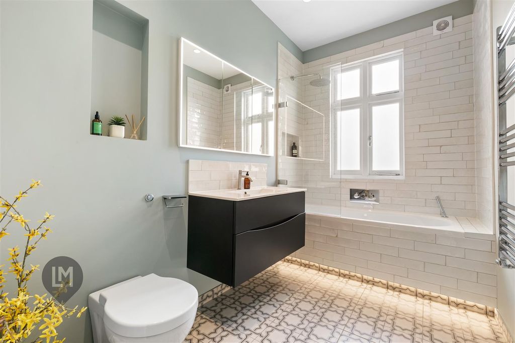 Property photo 2 of 12 Bathroom