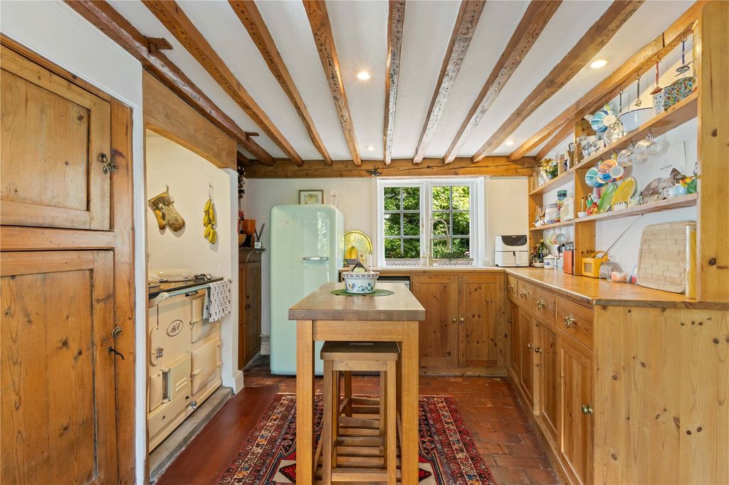 Property photo 2 of 14 Kitchen