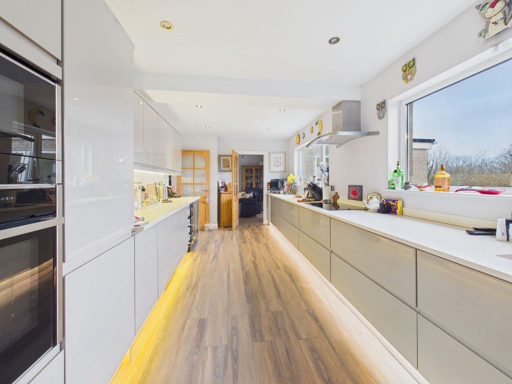 Property photo 3 of 27