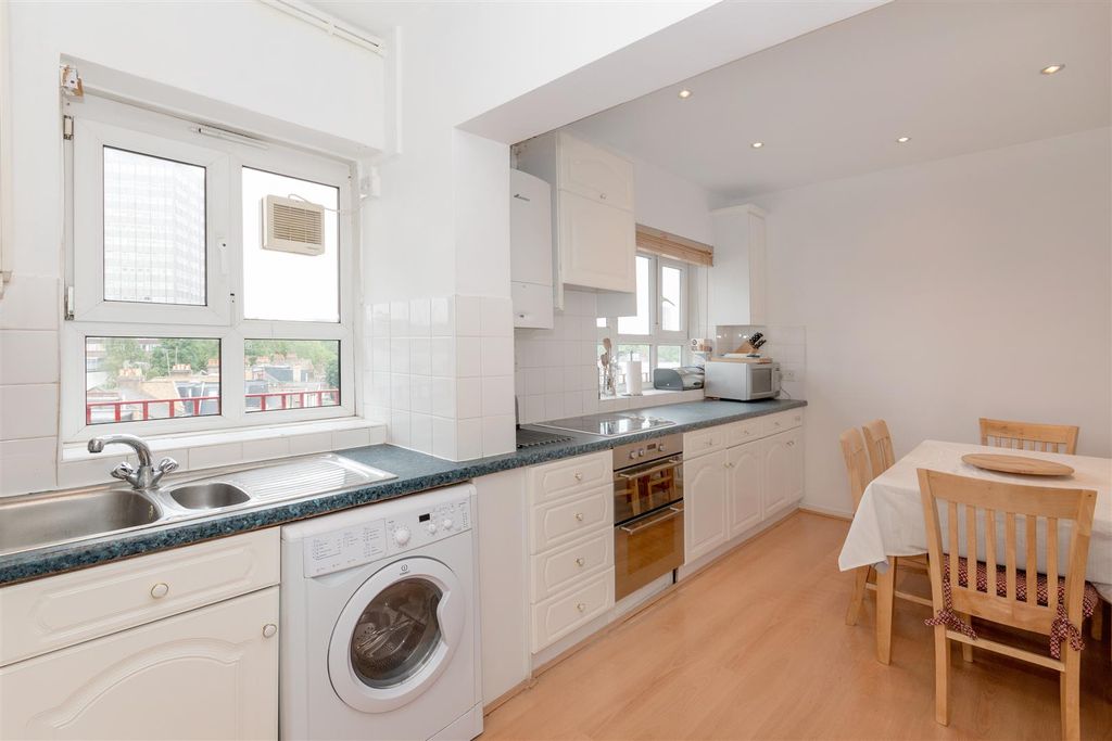 Property photo 1 of 7 69 William Morris House Ph5.Jpg