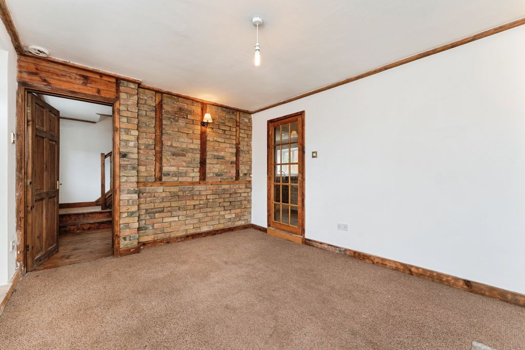 Property photo 3 of 14 Living Room